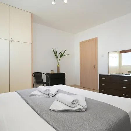 Апартаменты Neraida - 2bed Walk To Kalamies *