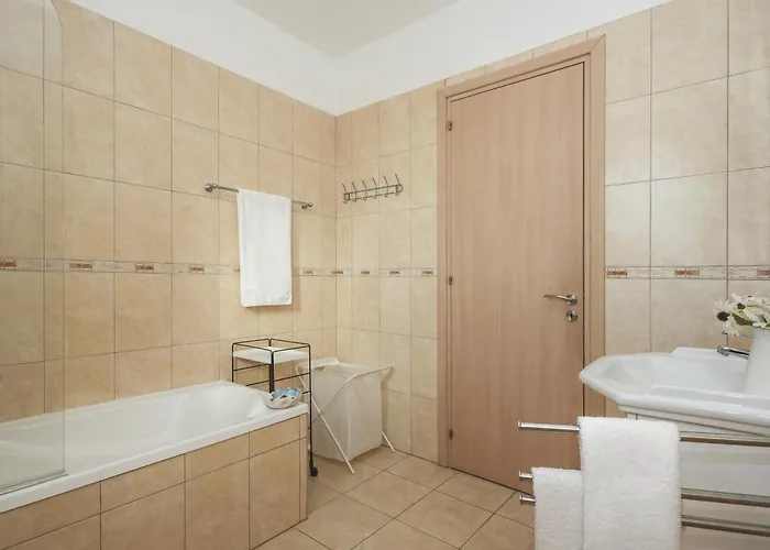 Neraida - 2bed Walk To Kalamies Appartement